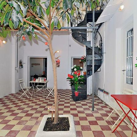 Neoclassical House With Unique Athenian Yard ภายนอก รูปภาพ