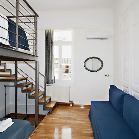 Neoclassical House With Unique Athenian Yard ภายนอก รูปภาพ