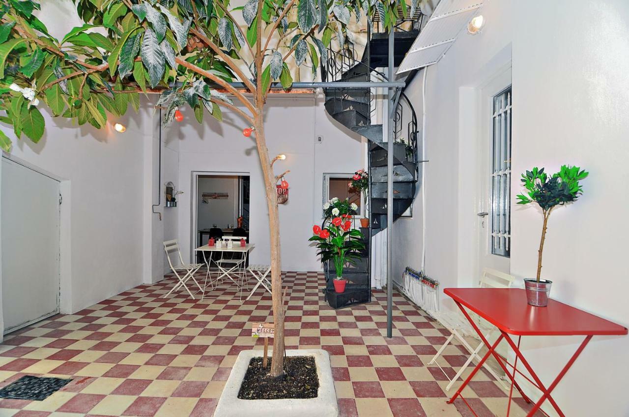 Neoclassical House With Unique Athenian Yard ภายนอก รูปภาพ