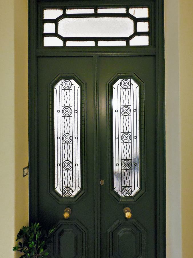 Neoclassical House With Unique Athenian Yard ภายนอก รูปภาพ